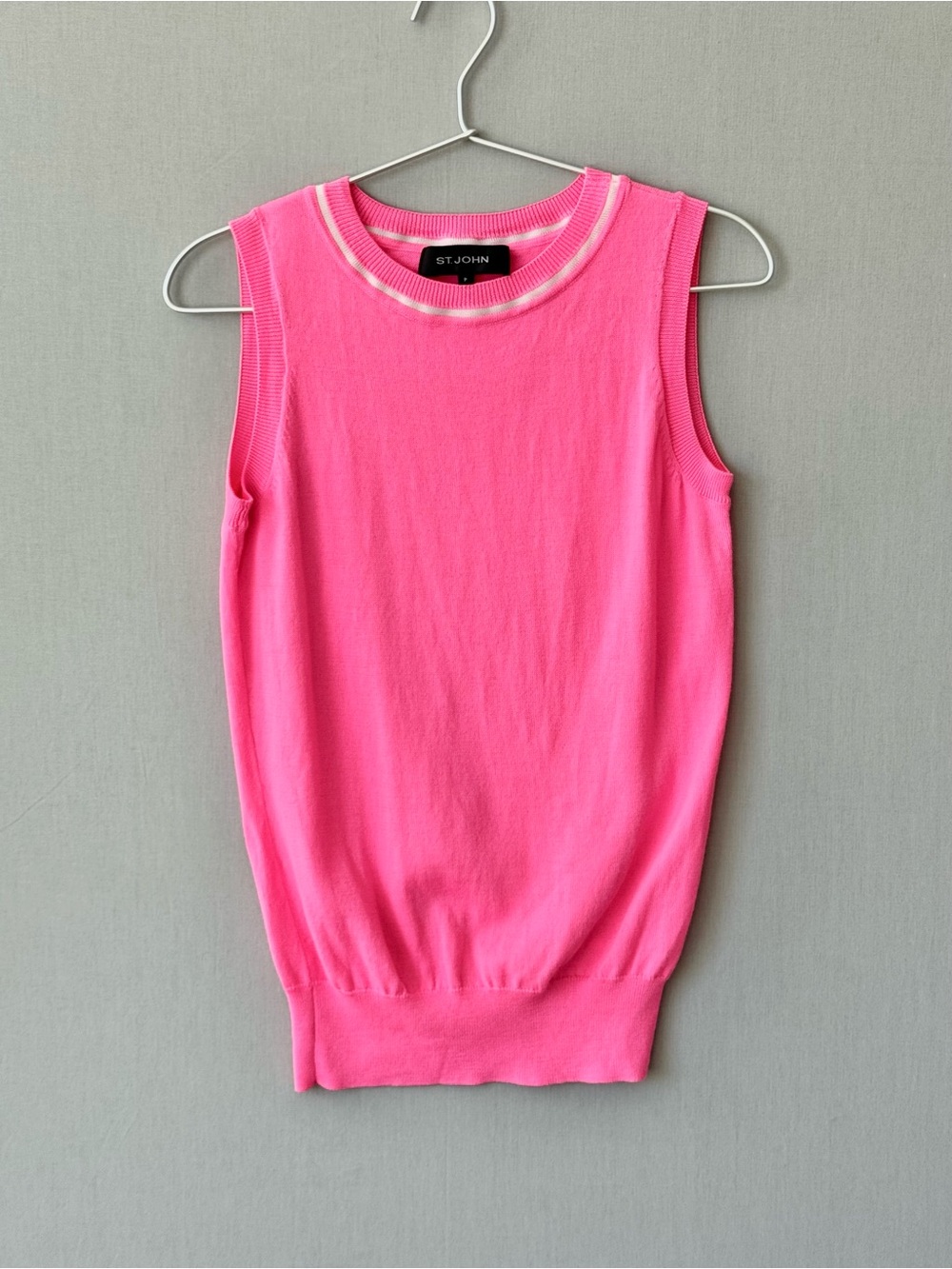 St. John Bright Pink Sleeveless Light Wool Knit - Size P - Like New Condition
